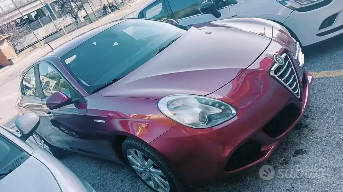 Usata Alfa Romeo Giulietta 105 CV (77 kW) 2012 Rosso Utilitaria
