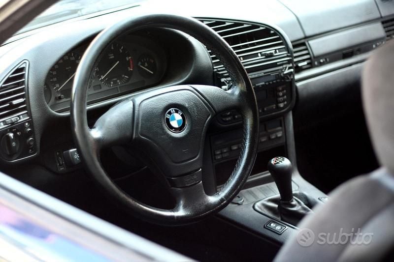 Usata BMW 318 M Sport 140 CV (102 kW) 1998 Blu Coupé