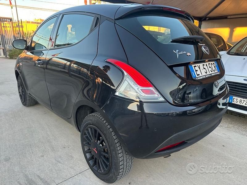 Usata Lancia Ypsilon 85 CV (62 kW) 2015 Nero Utilitaria