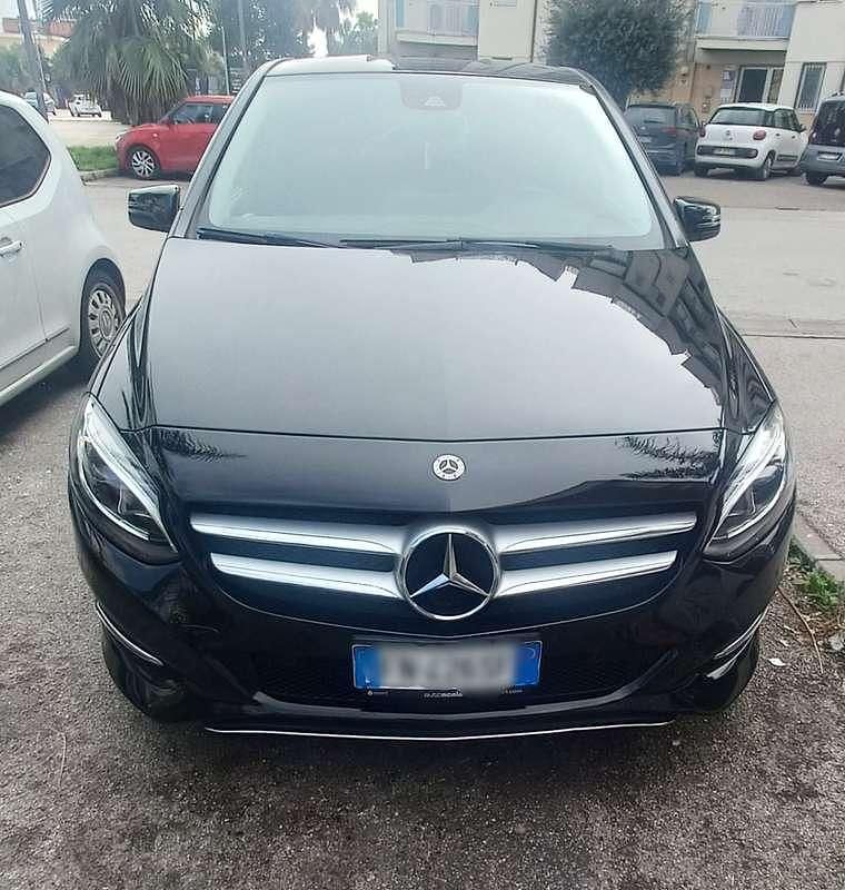 Begagnad Mercedes B200 Executive 163 HK (119 kW) 2018 Svart Minibuss