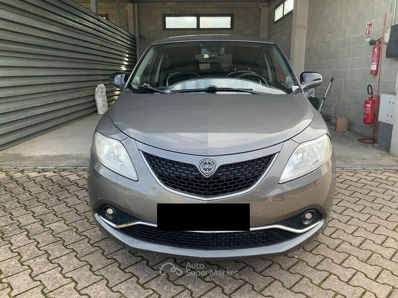 Usata Lancia Ypsilon Gold 86 CV (63 kW) 2016 Grigio Utilitaria