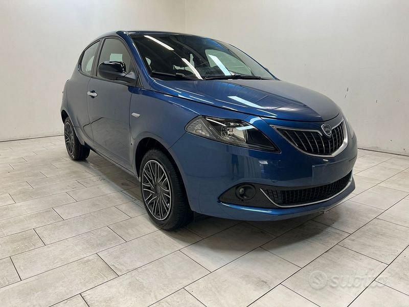 Usata Lancia Ypsilon Gold 70 CV (51 kW) 2022 Blu/azzurro Utilitaria
