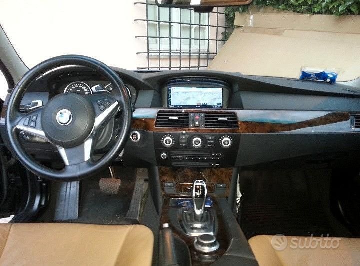 Usado BMW 530 Sport Line 235 HP (172 kW) 2009 Preto Sedan
