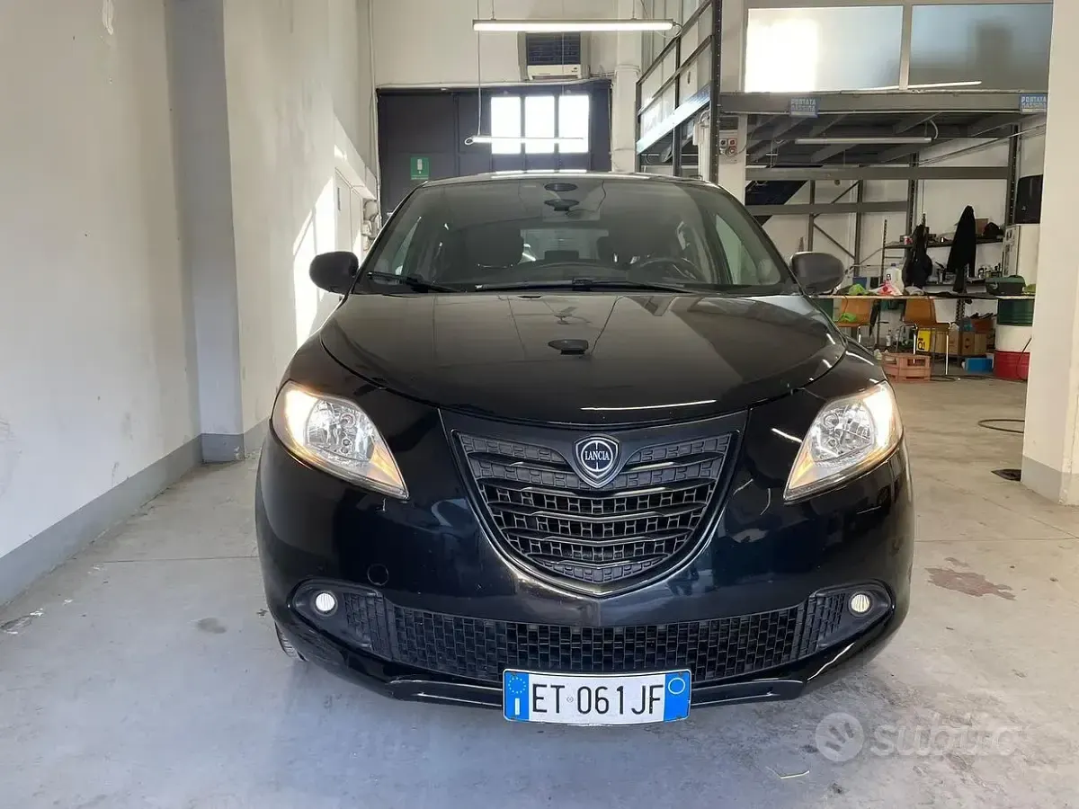 Usata Lancia Ypsilon Platinum 69 CV (50 kW) 2013 Utilitaria