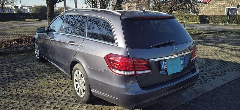 Usata Mercedes E300 Premium 204 CV (150 kW) 2014 Blu/azzurro Station wagon
