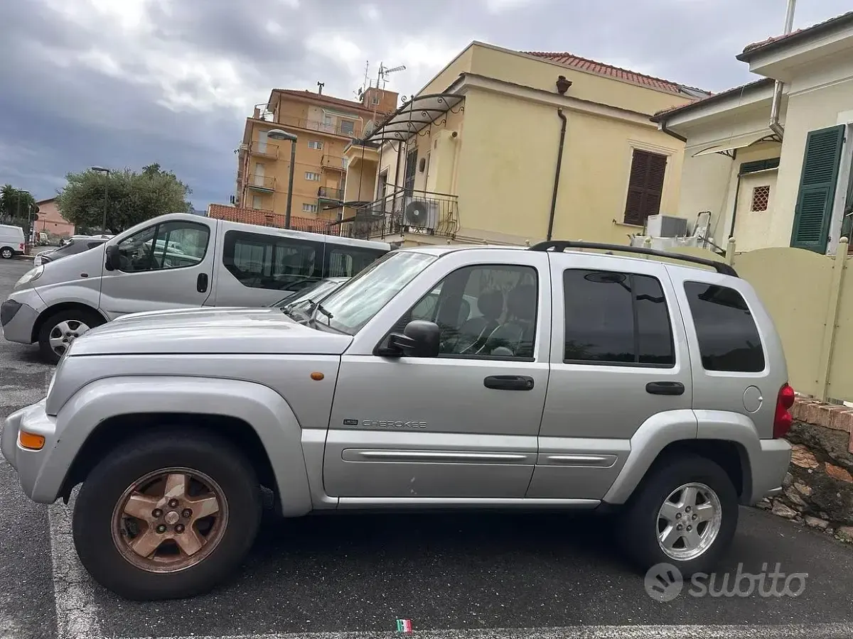 Usata Jeep Cherokee 150 CV (110 kW) 2003 SUV