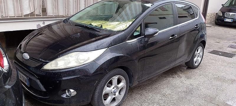 Nero Usata 2010 Ford Fiesta Titanium Due volumi | 6000 € (Molto cara) - Immagine 1/4