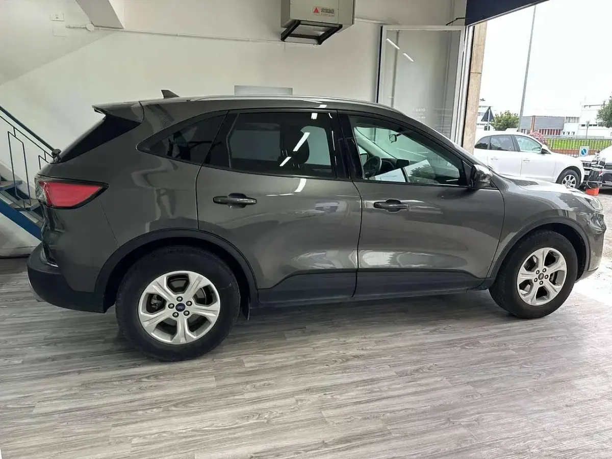Usata Ford Kuga 120 CV (88 kW) 2021 Grigio SUV