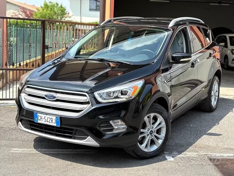 Usata Ford Kuga Titanium 120 CV (88 kW) 2017 Nero SUV