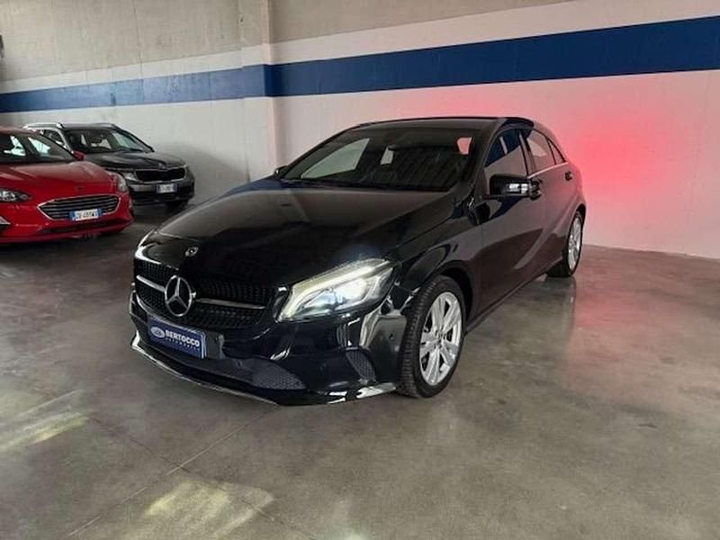 Nero Usata 2018 Mercedes A180 Tre volumi | 15.000 € (Buon prezzo) - Immagine 1/4