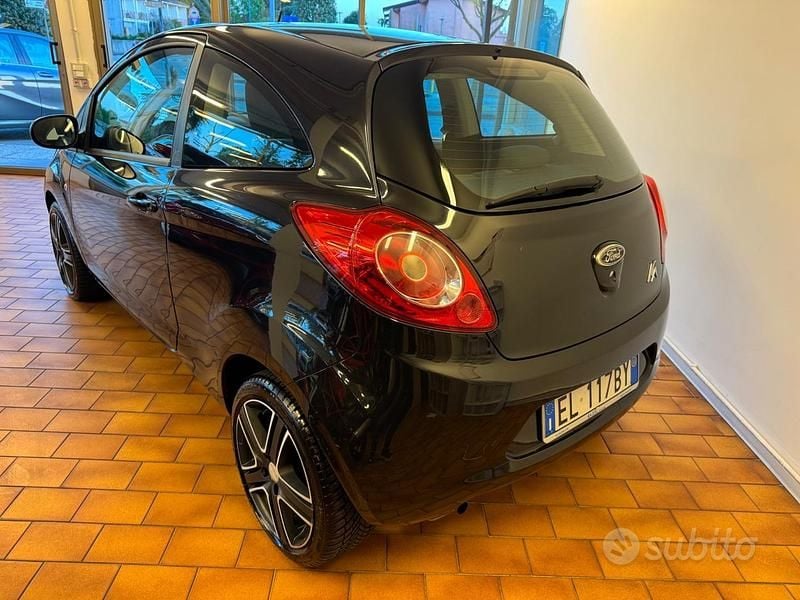 Usata Ford Ka 69 CV (50 kW) 2011 Nero Utilitaria