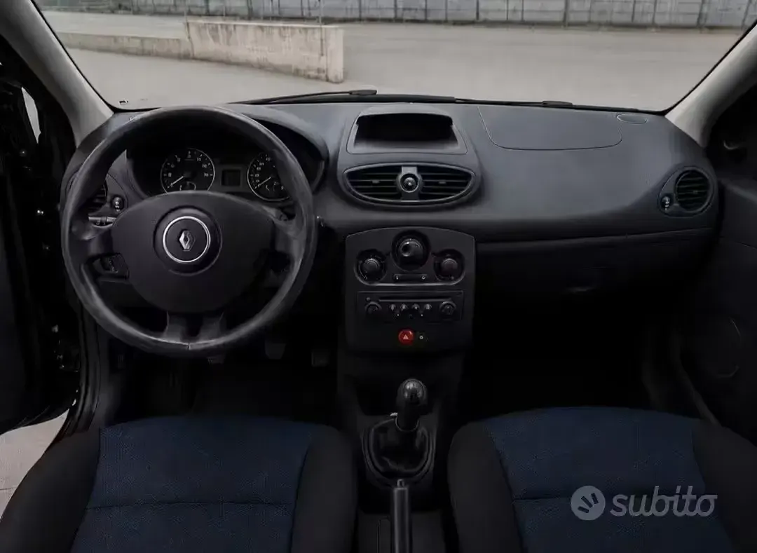 Usata Renault Clio II Luxe 75 CV (55 kW) 2007 Berlina