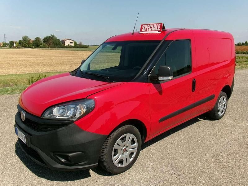 Rosso Usata 2021 Fiat Doblò Lounge Monovolume | 11.650 € (Ottimo prezzo) - Immagine 1/4