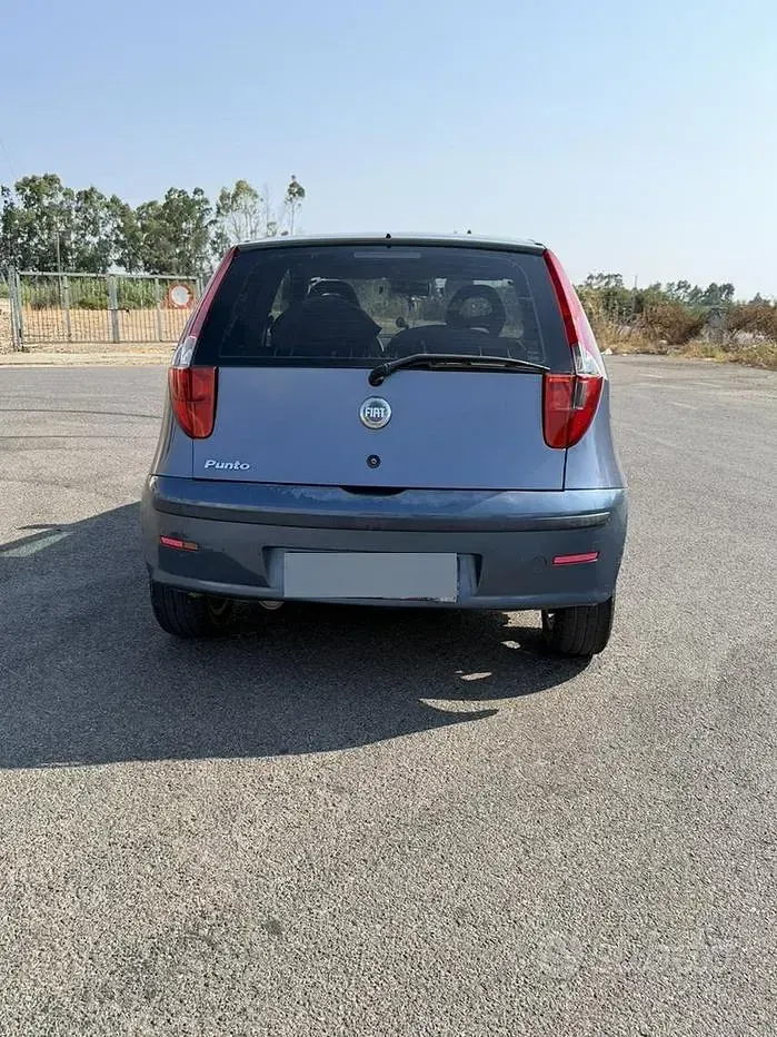 Usata Fiat Punto 60 CV (44 kW) 2004 Bluazzurro Utilitaria
