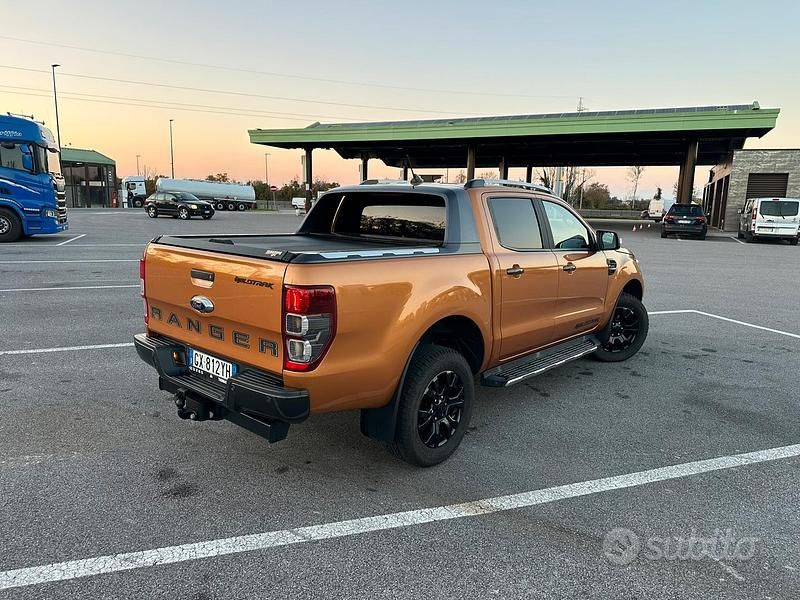 Usata Ford Ranger Wildtrack 213 CV (156 kW) 2021 Arancione Pick-up