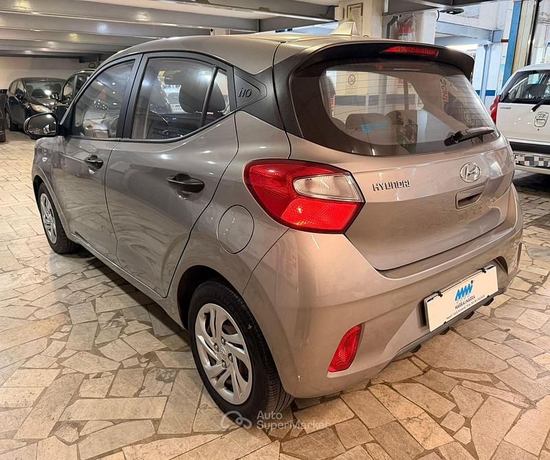 Usata Hyundai i10 67 CV (49 kW) 2022 Gray Utilitaria