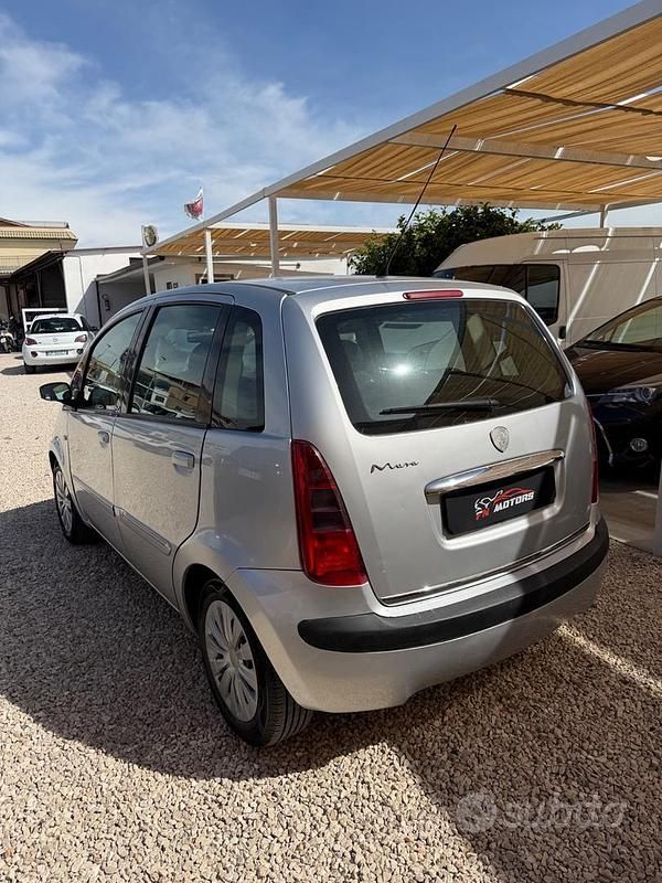 Usata Lancia Musa 95 CV (69 kW) 2006 Grigio Monovolume