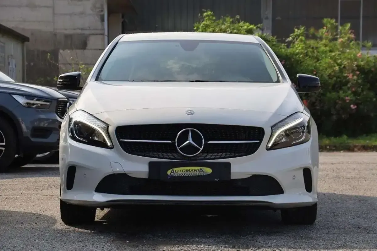Usata Mercedes A180 Premium 122 CV (89 kW) 2015 Bianco Berlina