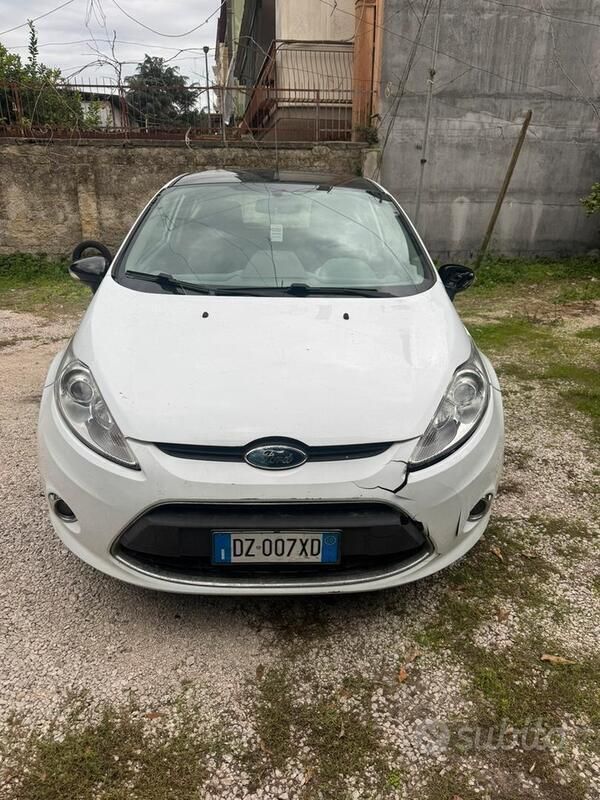 Usata 2010 Ford Fiesta Due volumi | 2500 € (Super prezzo) - Immagine 1/4