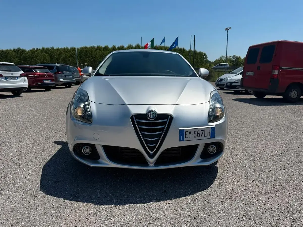 Usata Alfa Romeo Giulietta Exclusive 105 CV (77 kW) 2015 Argento Utilitaria