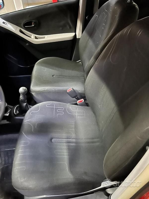 Usata Toyota Yaris 2010 Rosso Berlina