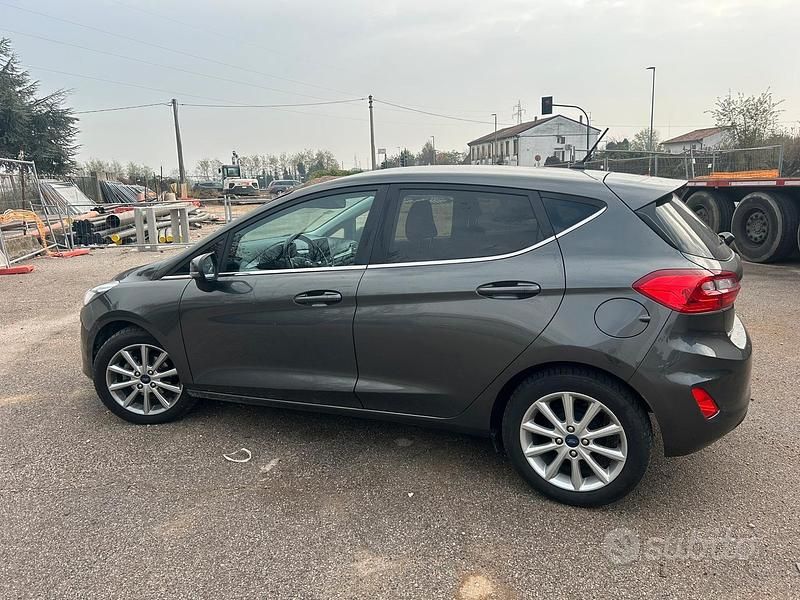 Usata Ford Fiesta Titanium 95 CV (69 kW) 2019 Grigio Berlina