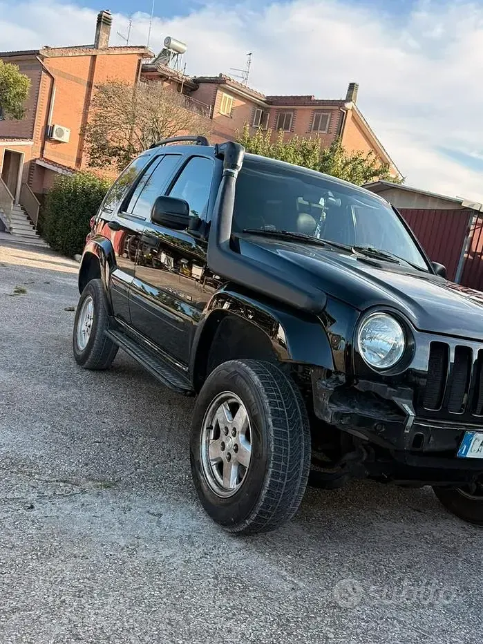 Usata Jeep Cherokee 211 CV (155 kW) 2002 Nero SUV