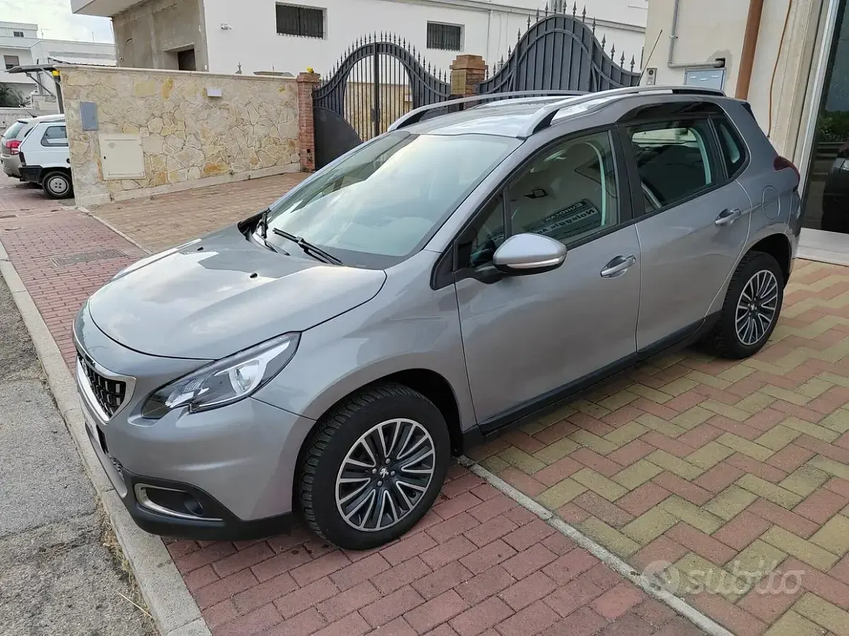 Usata Peugeot 2008 Active 100 CV (73 kW) 2018 Grigio SUV