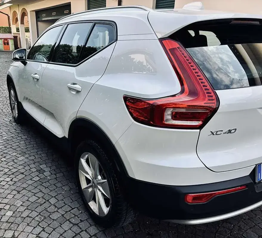 Usata Volvo XC40 Core 129 CV (94 kW) 2024 Bianco SUV