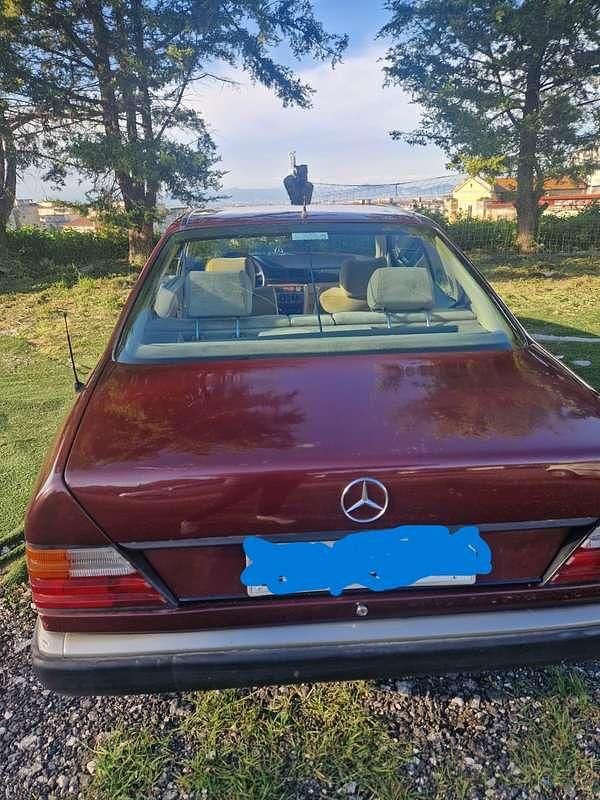 Usata Mercedes E230 136 CV (100 kW) 1991 Rosso Coupé