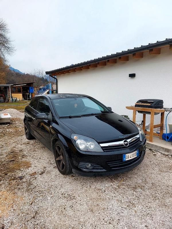 Usata Opel Astra GTC 101 CV (74 kW) 2006 Nero Berlina