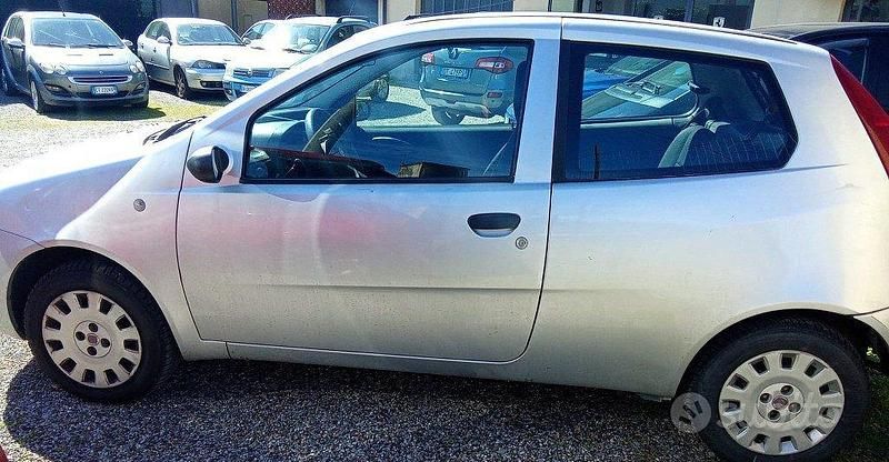 Usata Fiat Punto Active 59 CV (43 kW) 2009 Grigio Utilitaria