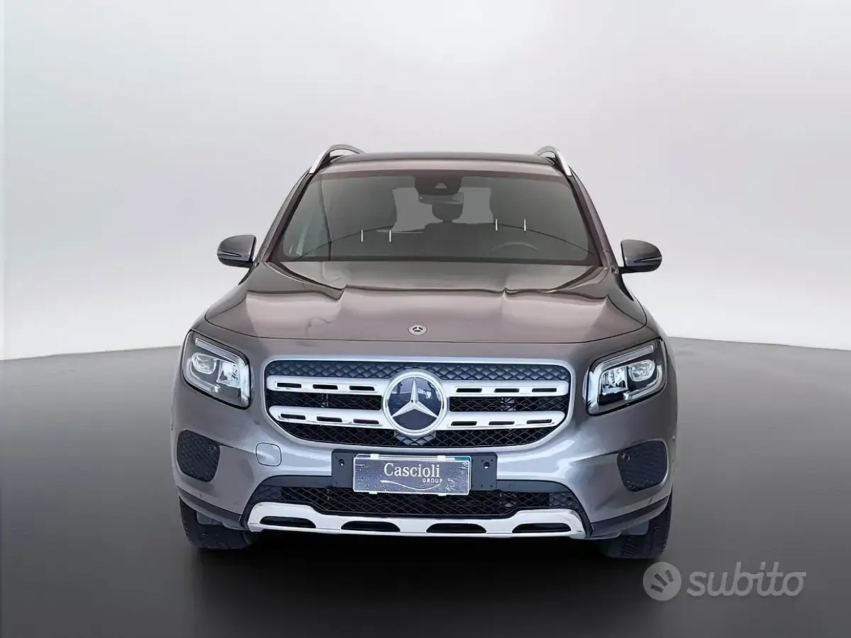 Usata Mercedes GLB200 150 CV (110 kW) 2020 Grigio SUV
