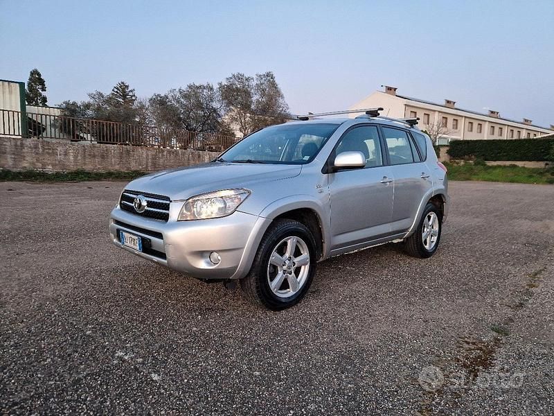 Usata Toyota RAV4 Luxury 177 CV (130 kW) 2007 Grigio SUV