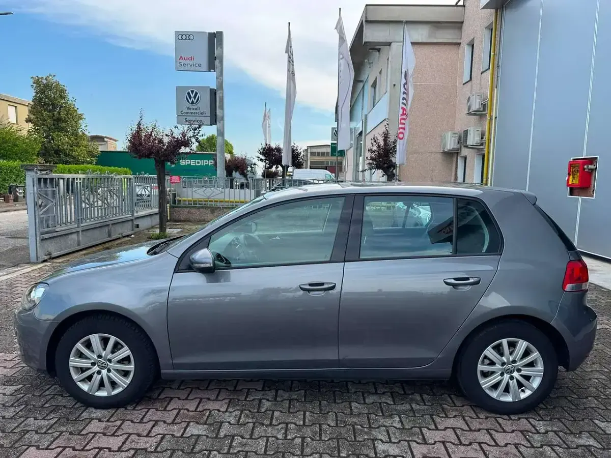 Usata VW Golf VI Comfortline 105 CV (77 kW) 2011 Grigio metallizzato Utilitaria
