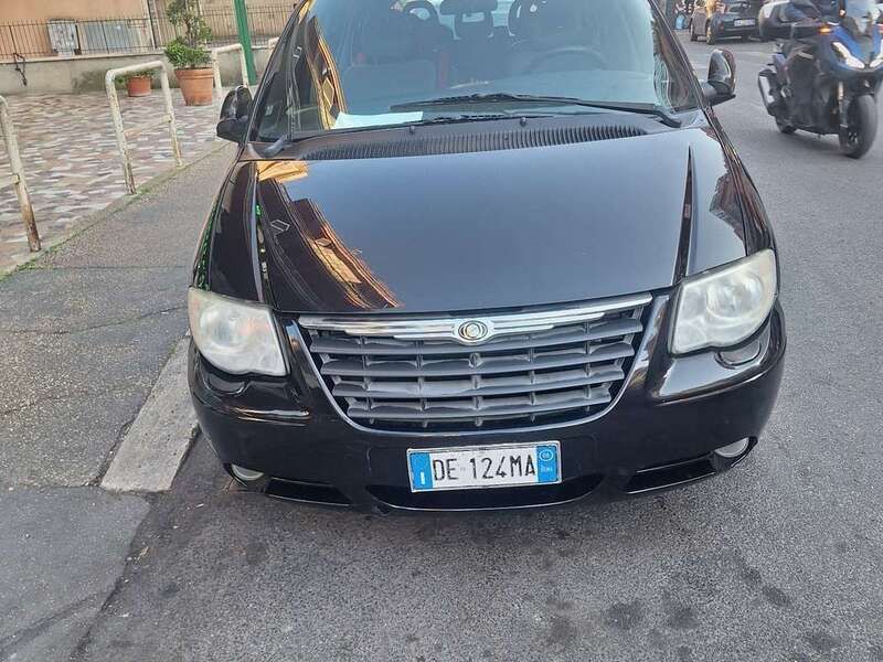 Usata 2006 Chrysler Voyager Monovolume | 4000 € (Cara) - Immagine 1/4