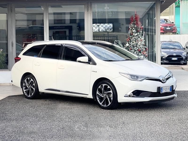 Bianco Usata 2018 Toyota Auris Hybrid Station wagon | 7900 € (Molto cara) - Immagine 1/4