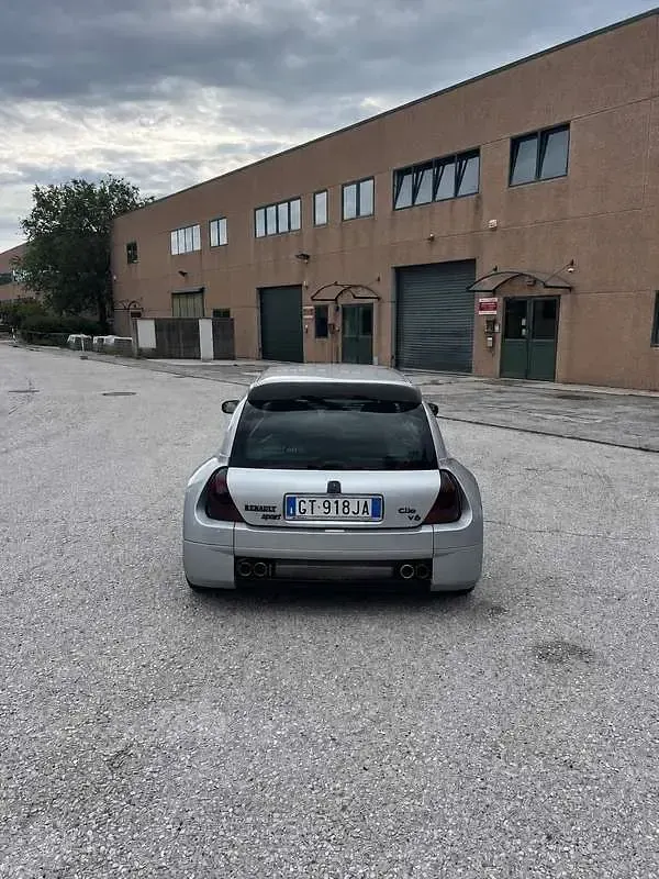 Usata Renault Clio II 226 CV (166 kW) 2001 Berlina