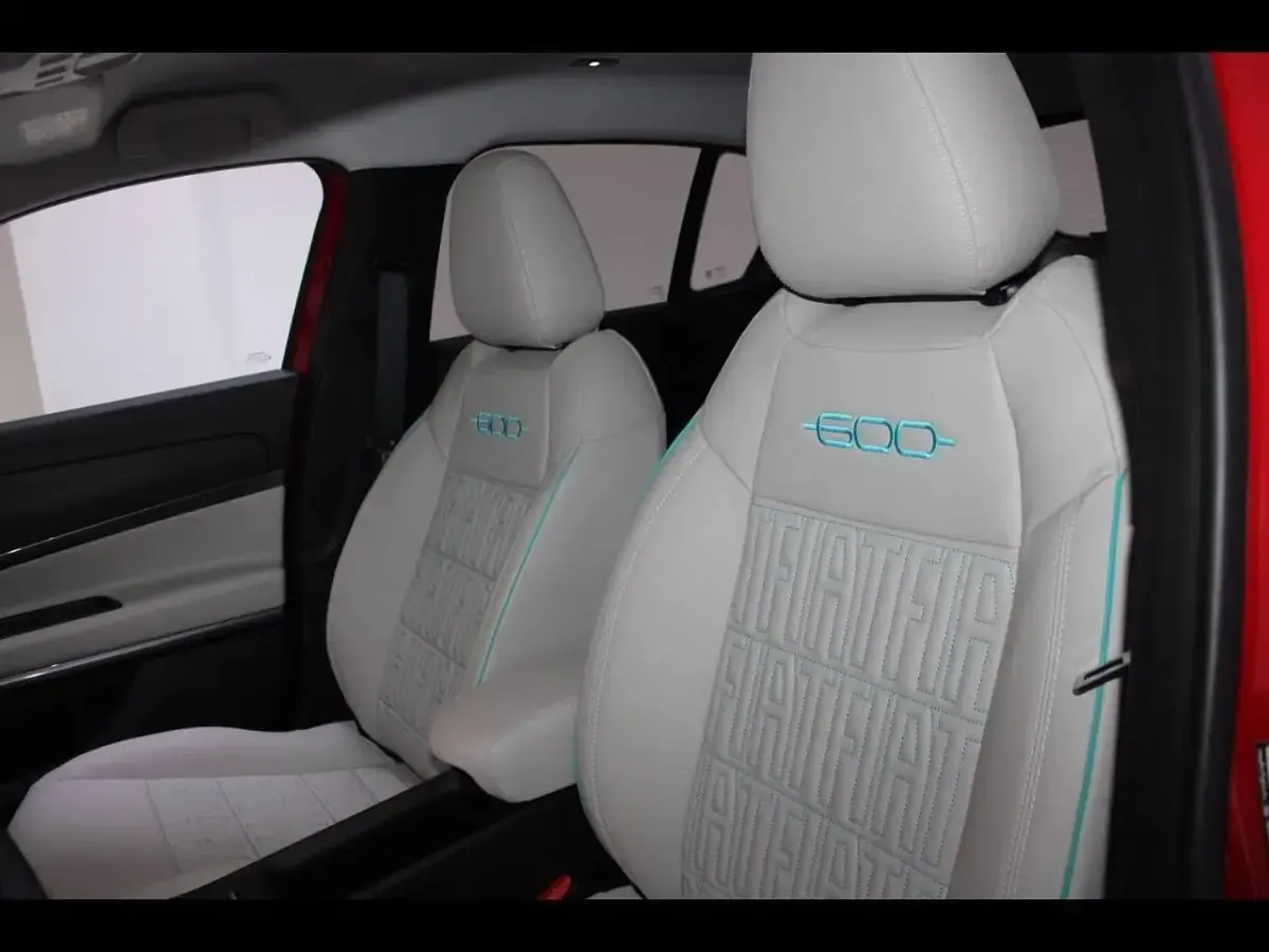 Nuova Fiat 600 114 kW (156 CV) 2025 Rosso SUV