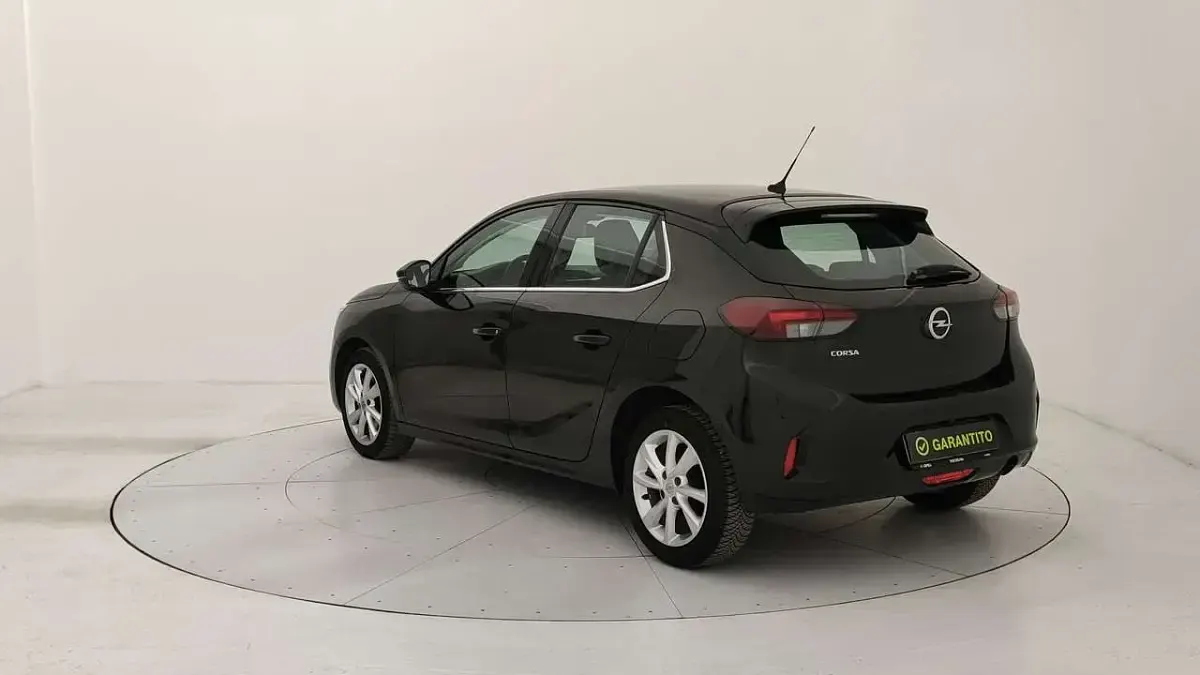 Usata Opel Corsa Elegance 101 CV (74 kW) 2023 Nero perla Utilitaria