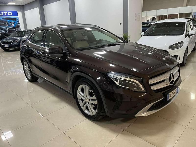 Usata Mercedes GLA220 170 CV (125 kW) 2014 Marrone metallizzato SUV