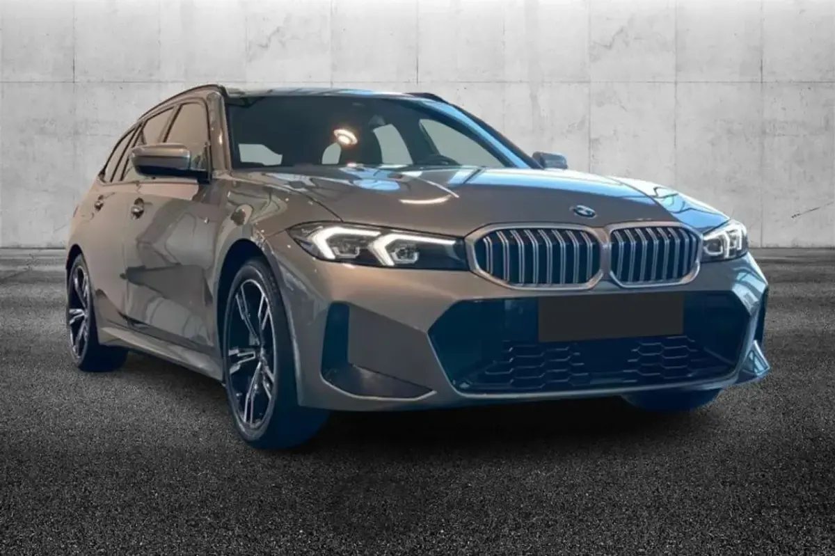 Usata BMW 330 M Sport 245 CV (180 kW) 2024 Grigio Station wagon