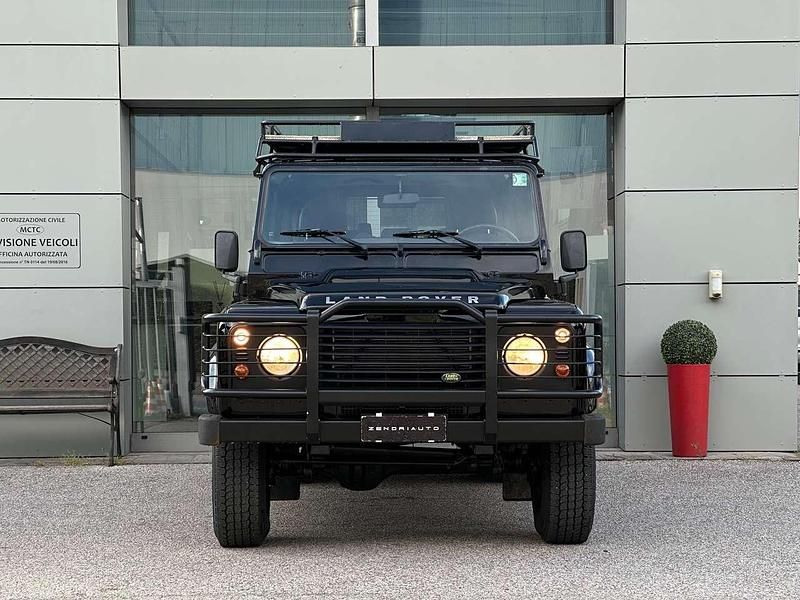 Usata Land Rover Defender SE 122 CV (89 kW) 2008 Nero Station wagon