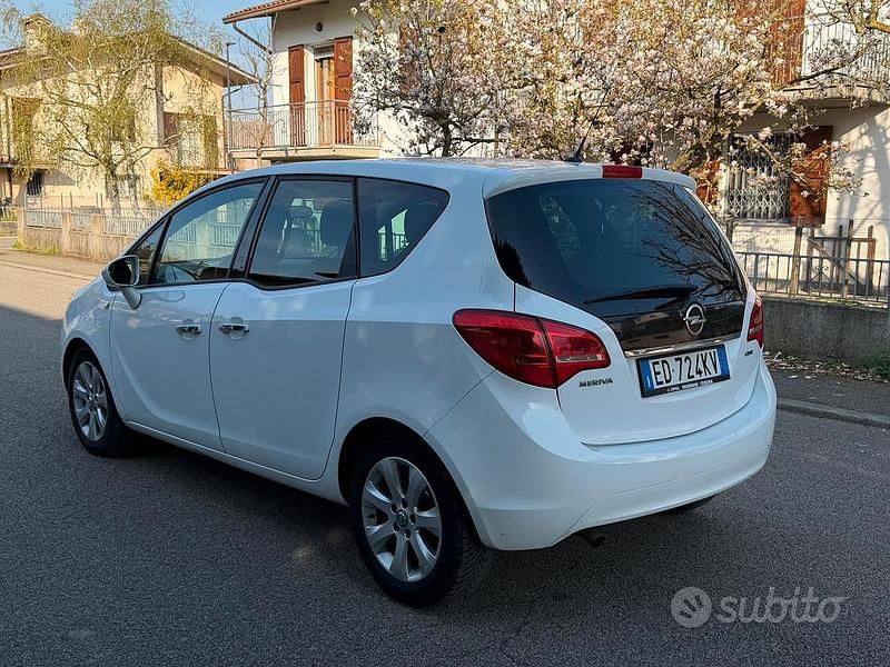 Usata Opel Meriva 110 CV (80 kW) 2011 Bianco Monovolume