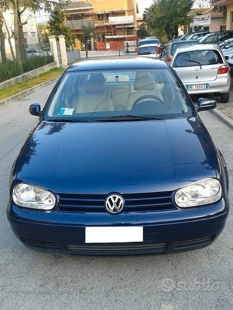 Usata VW Golf IV Highline 115 CV (84 kW) 2001 Blu Berlina