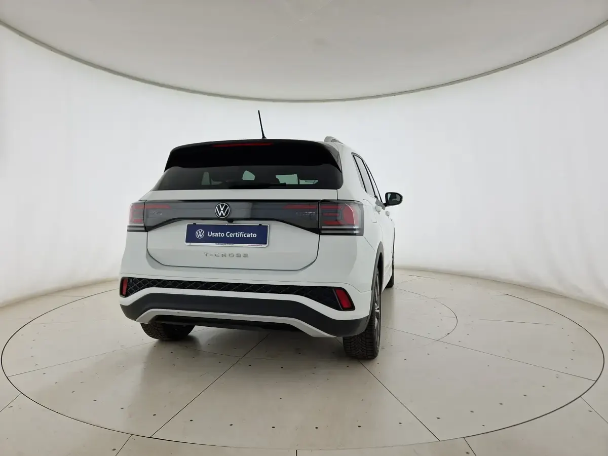 Usata VW T-Cross R-line 115 CV (84 kW) 2024 Pure white SUV