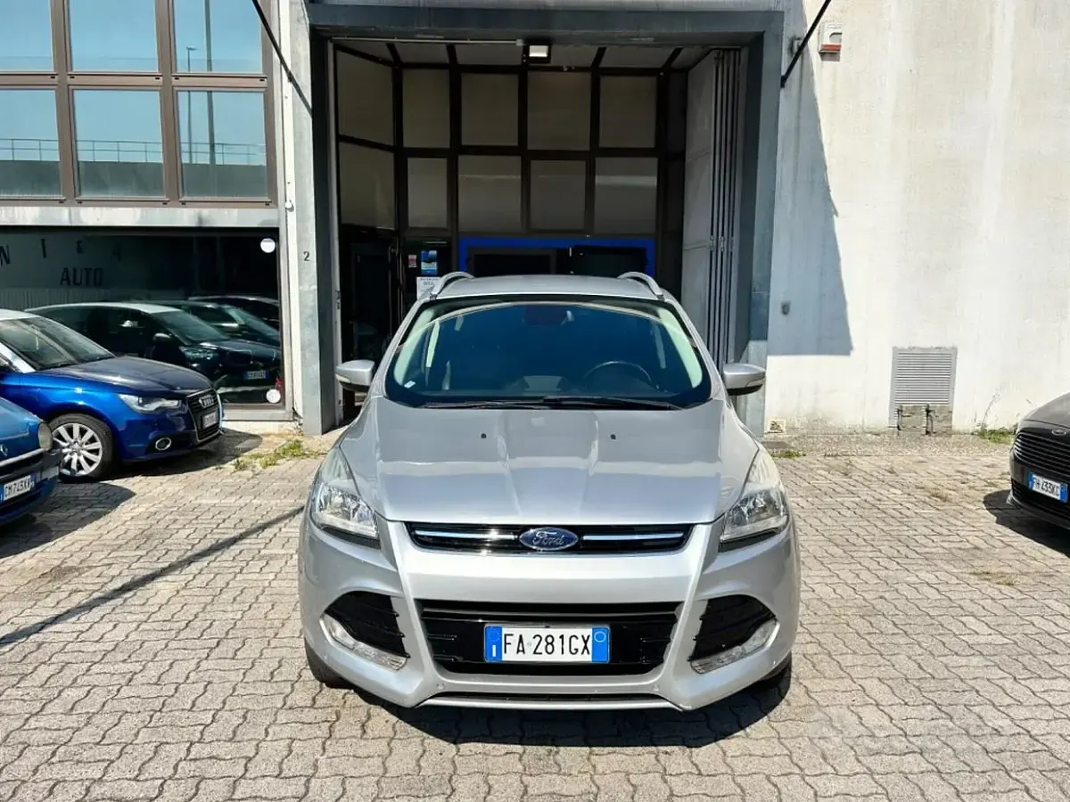 Usata Ford Kuga 150 CV (110 kW) 2015 Grigio SUV