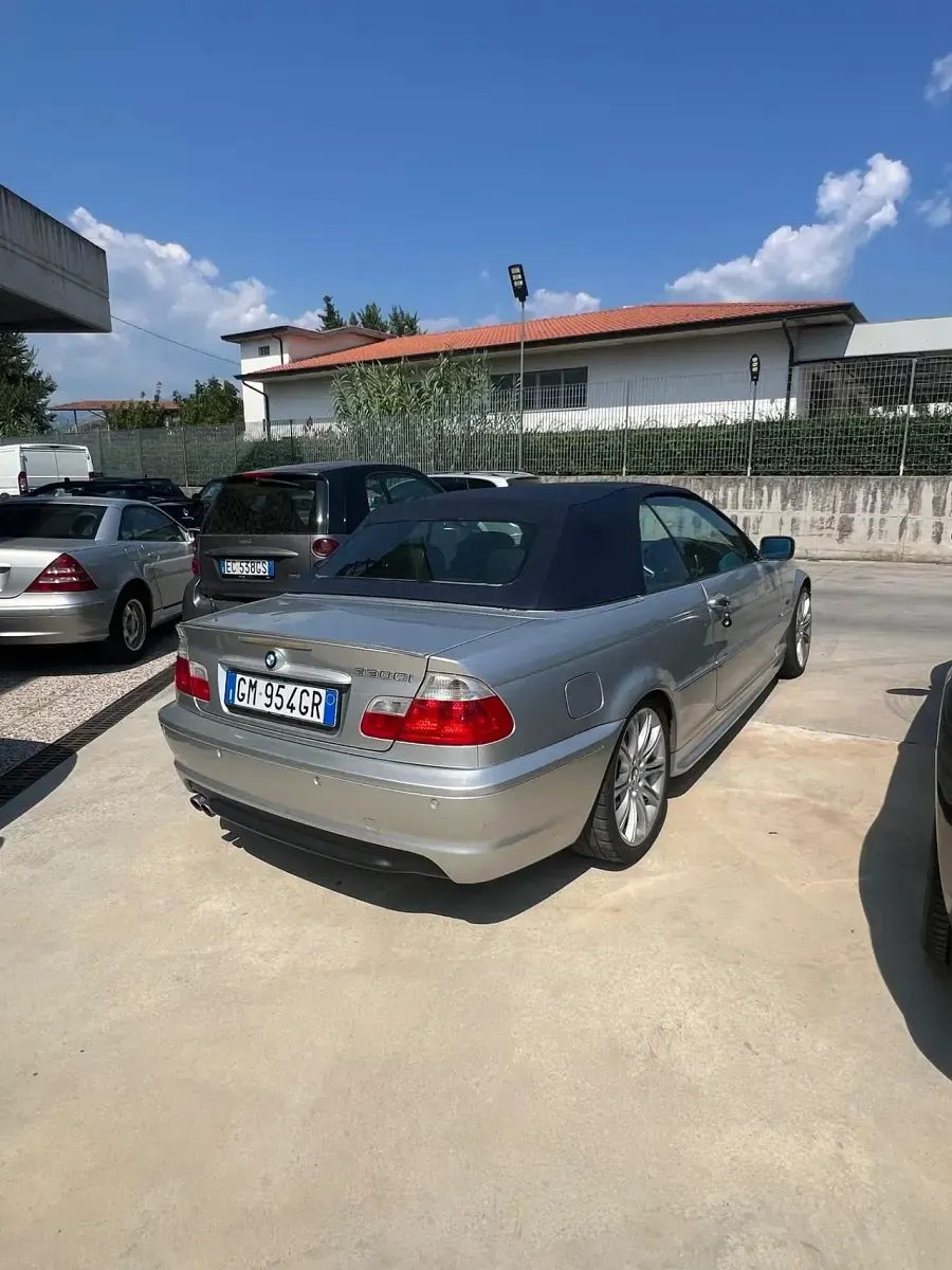 Usata BMW 330 Cabriolet Efficient Dynamics 231 CV (169 kW) 2002 Argento Cabrio