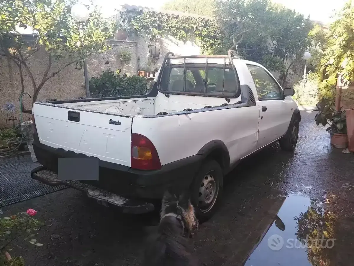 Usata Fiat Strada 63 CV (46 kW) 2001 Bianco Pick-up