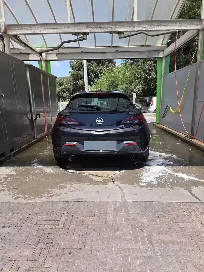 Usata Opel Astra GTC Cosmo 165 CV (121 kW) 2012 Nero Berlina